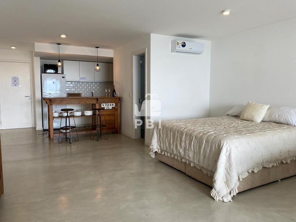 Apartamento MONOAMBIENTE en Punta Ballena, - - :