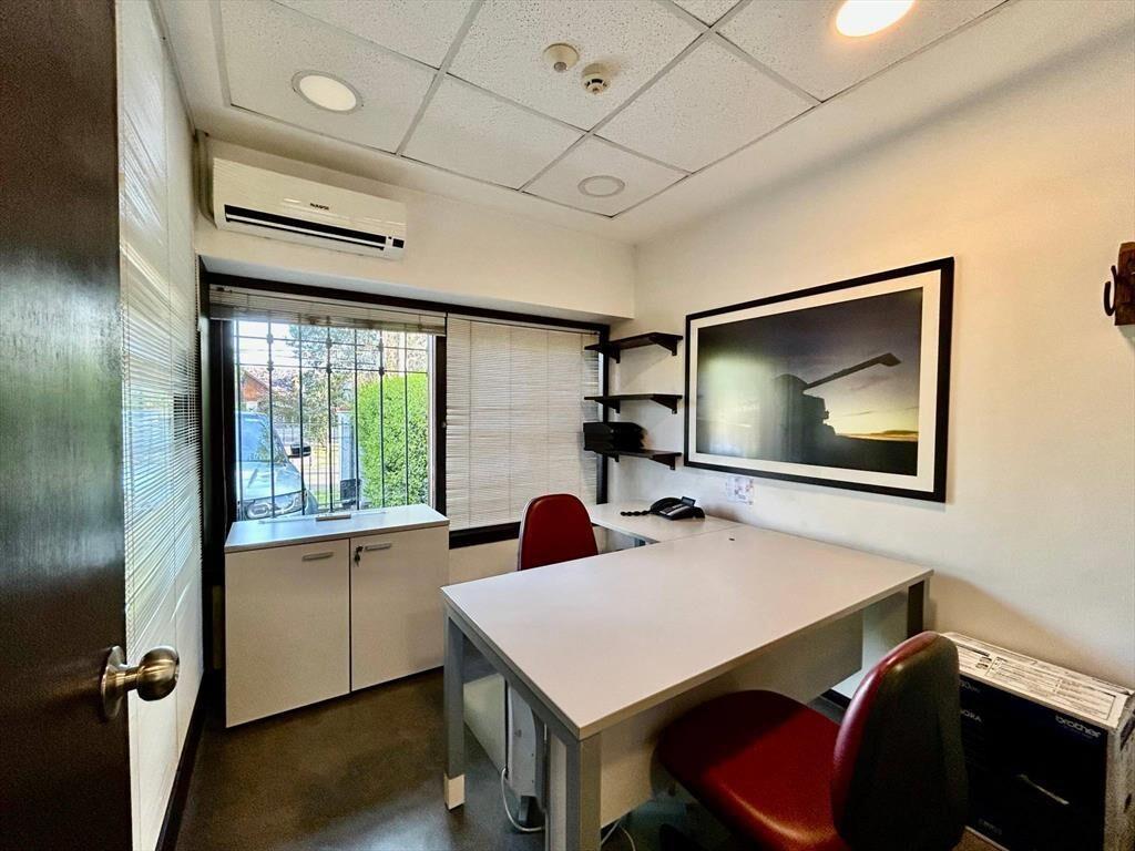 Venta de casa para oficinas en importante esquina de Carrasc