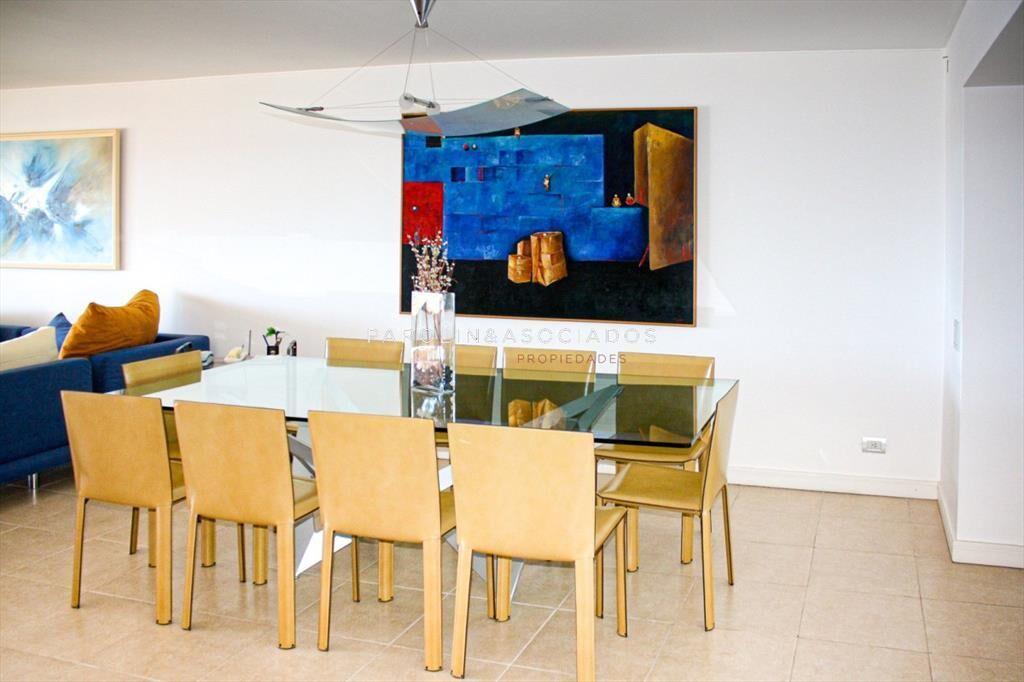 Apartamento de 3 dormitorios en venta en edificio