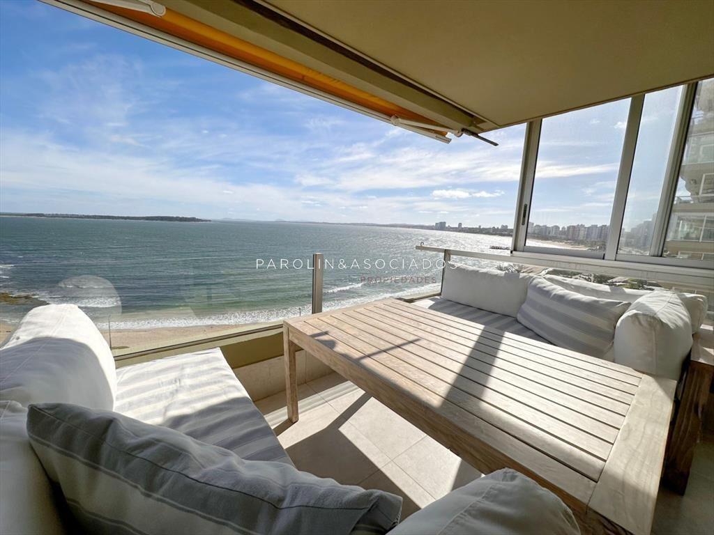 Hermoso apartamento en venta en edificio Punta