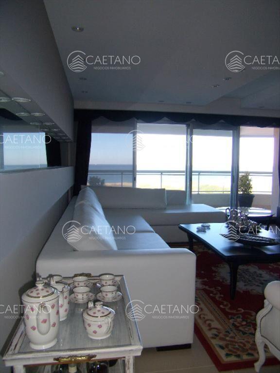 Apartamento en Brava, 3 dormitorios *