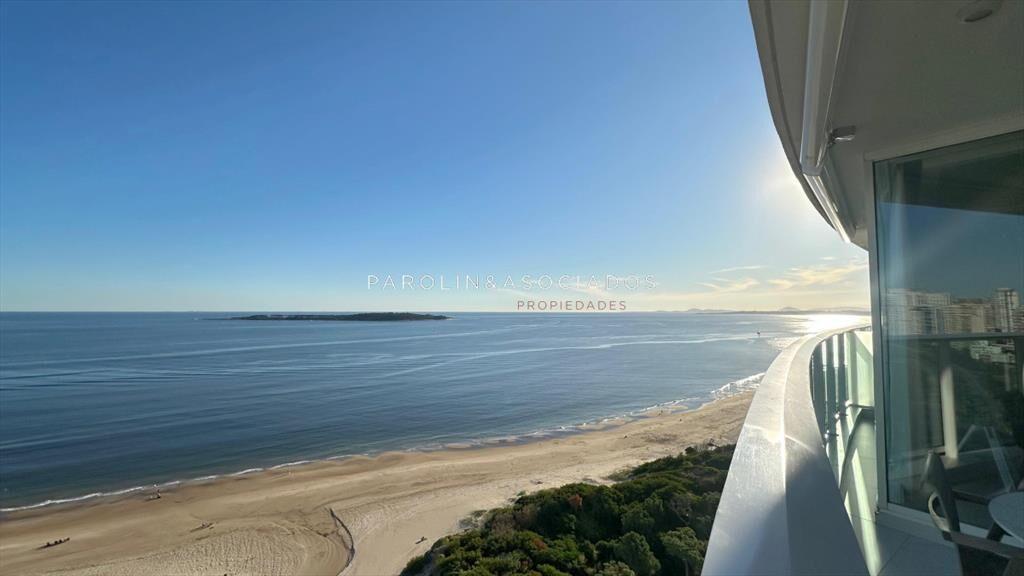 Apartamento en venta en edificio Paramount de 3 +