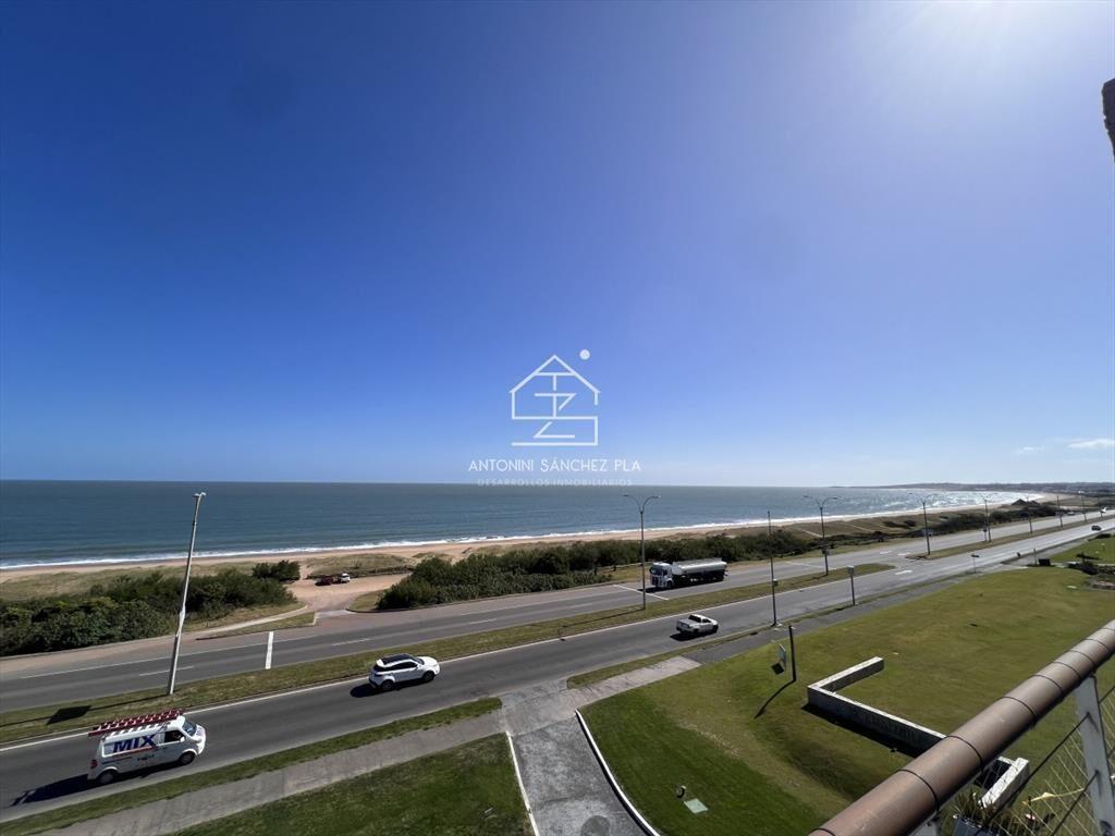 Hermoso apartamento en venta 4 dormitorios. Frente al mar P