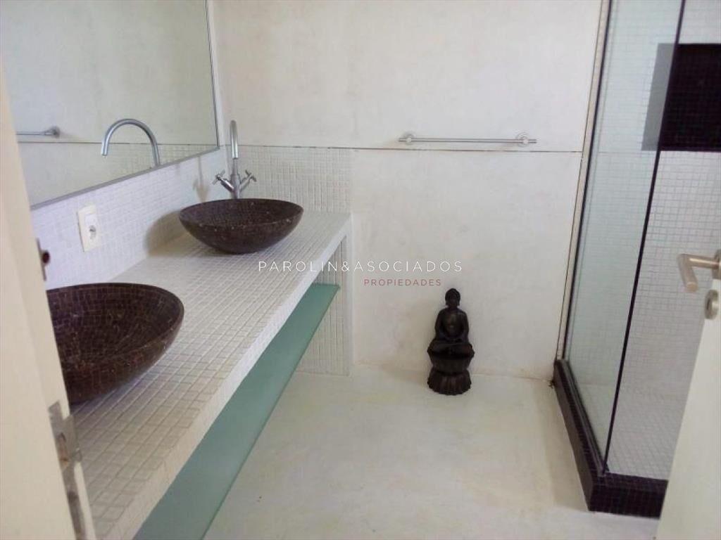 Casa en venta de 4 dormitorios frente al mar en