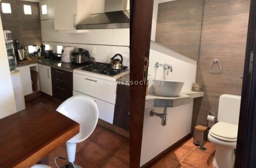 VENTA DE CASA DE 4 DORMITORIOS  EN BARRIO LA DEL