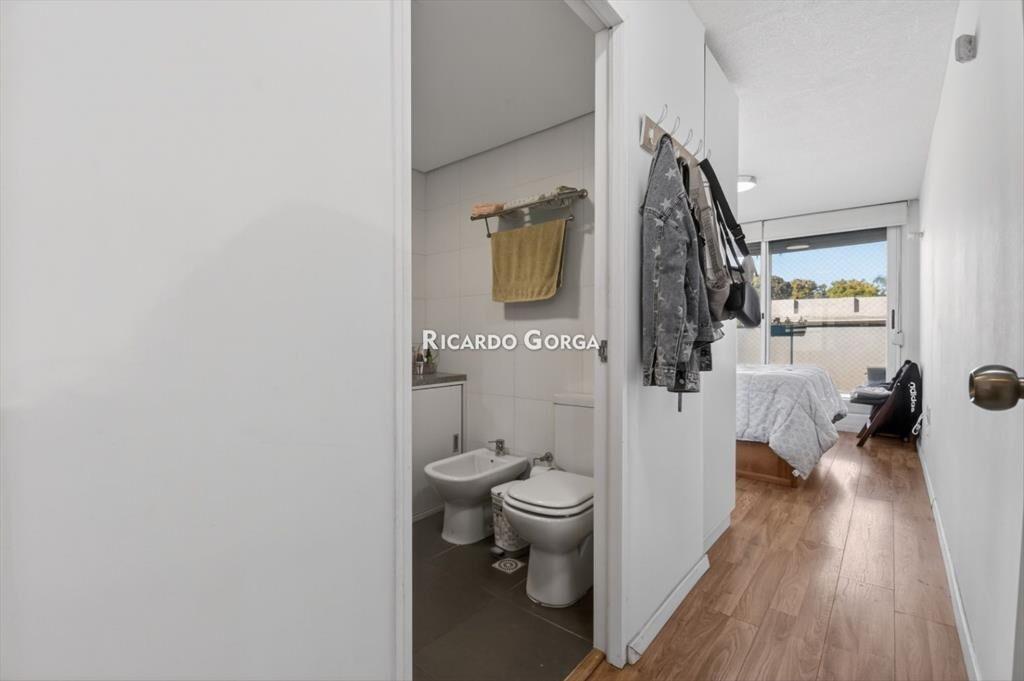 Hermoso Apartamento de 3 dormitorios, 2 baños y 2 cocher...