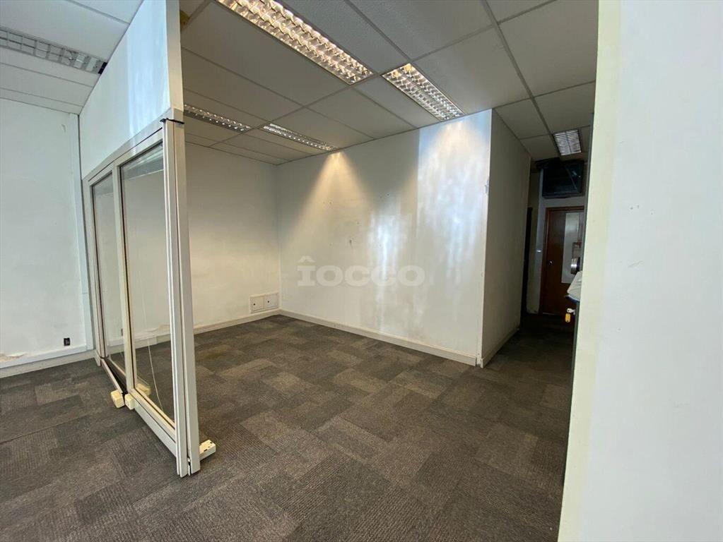 LOCAL Y OFICINAS  CON MEJORAS - EN CIUDAD VIEJA DESARROLLAD