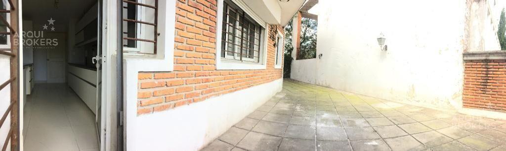 Apartamento de 3 dormitorios y servicio con patio , en Carr
