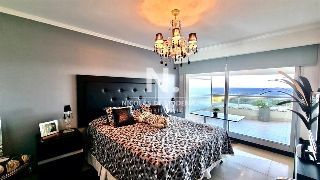 Apartamento en Torre Lobos frente a Playa Brava,