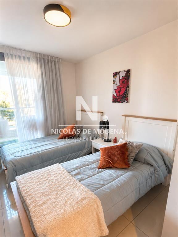 Vende apartamento de 3 dormitorios esquinero en Punta del E