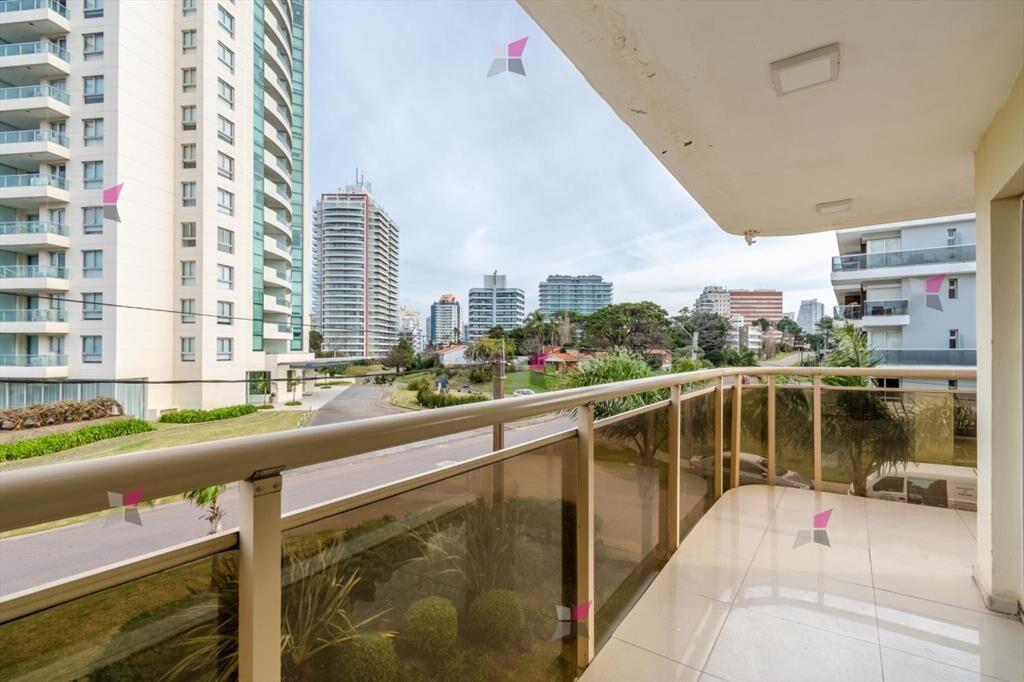 Moderno Apartamento de 3 Dormitorios a Pocas del