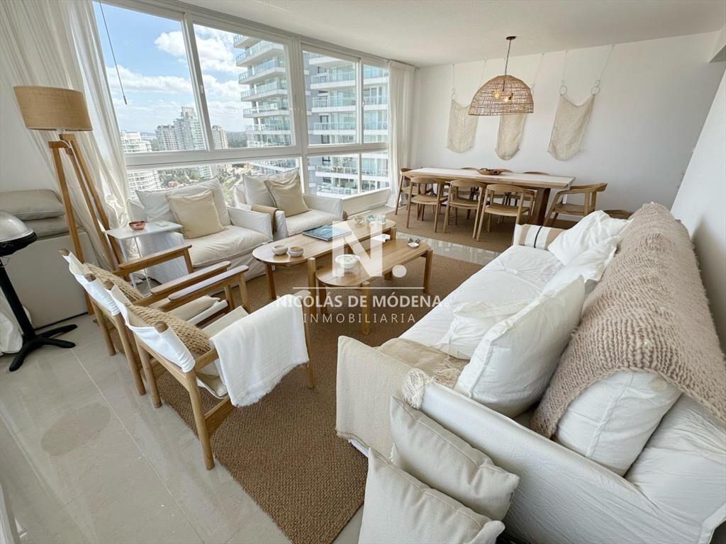 En venta apartamento con vista al mar en Punta de