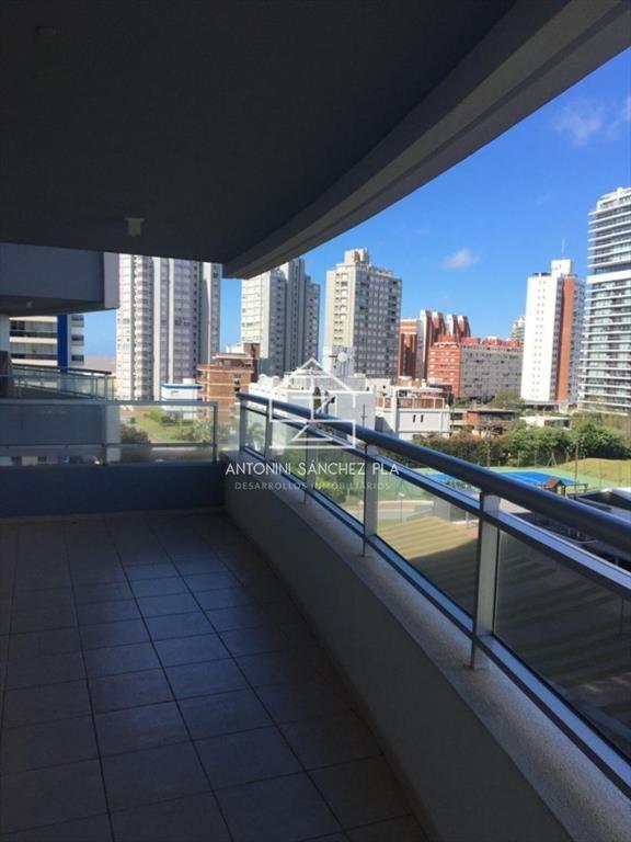 Alquiler apartamento tres dormitorios Punta del 2