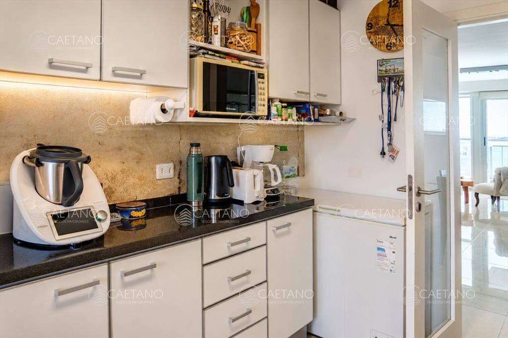 Departamento de 3 dormitorios en venta a pasos del mar. Gal