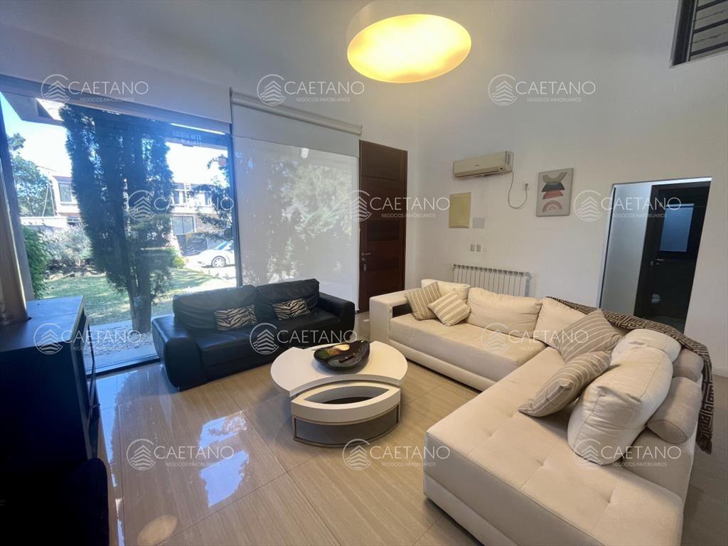 Alquiler anual temporal casa 4 dormitorios, La residence. P