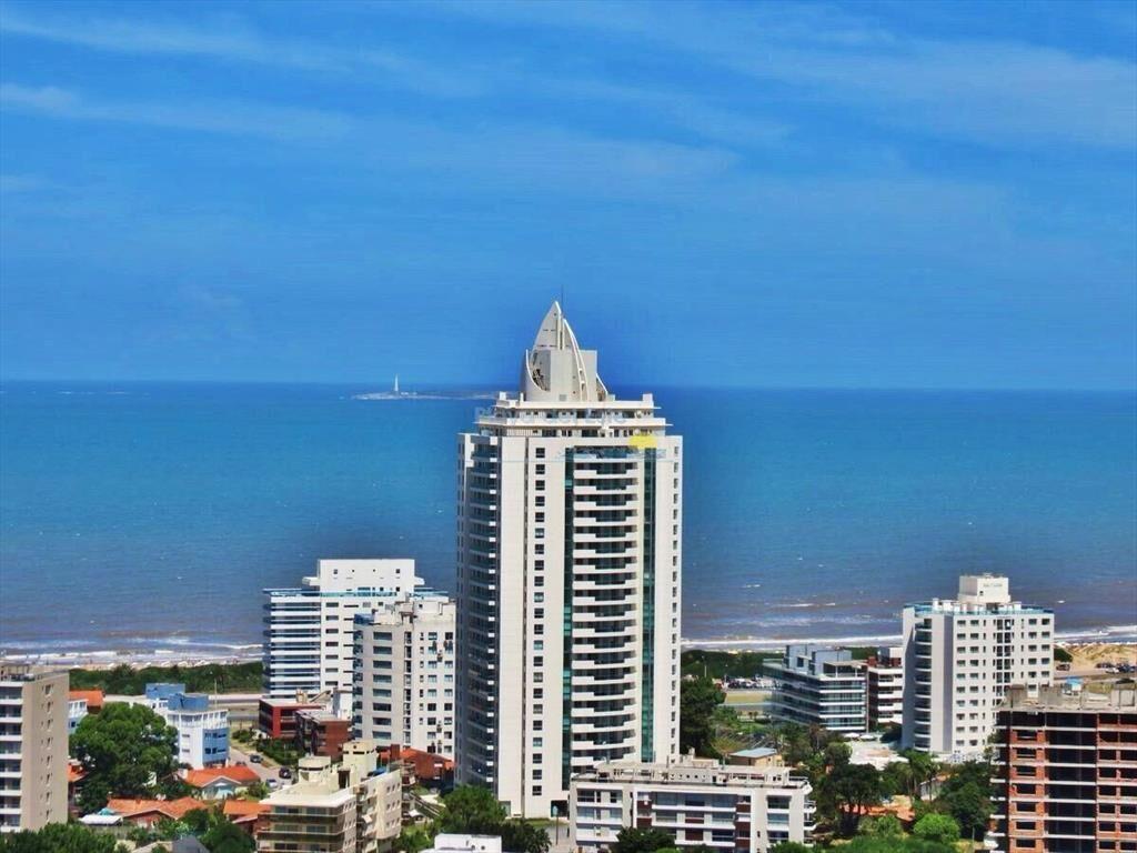 Apartamento en alquiler de 3 dormitorios en Punta