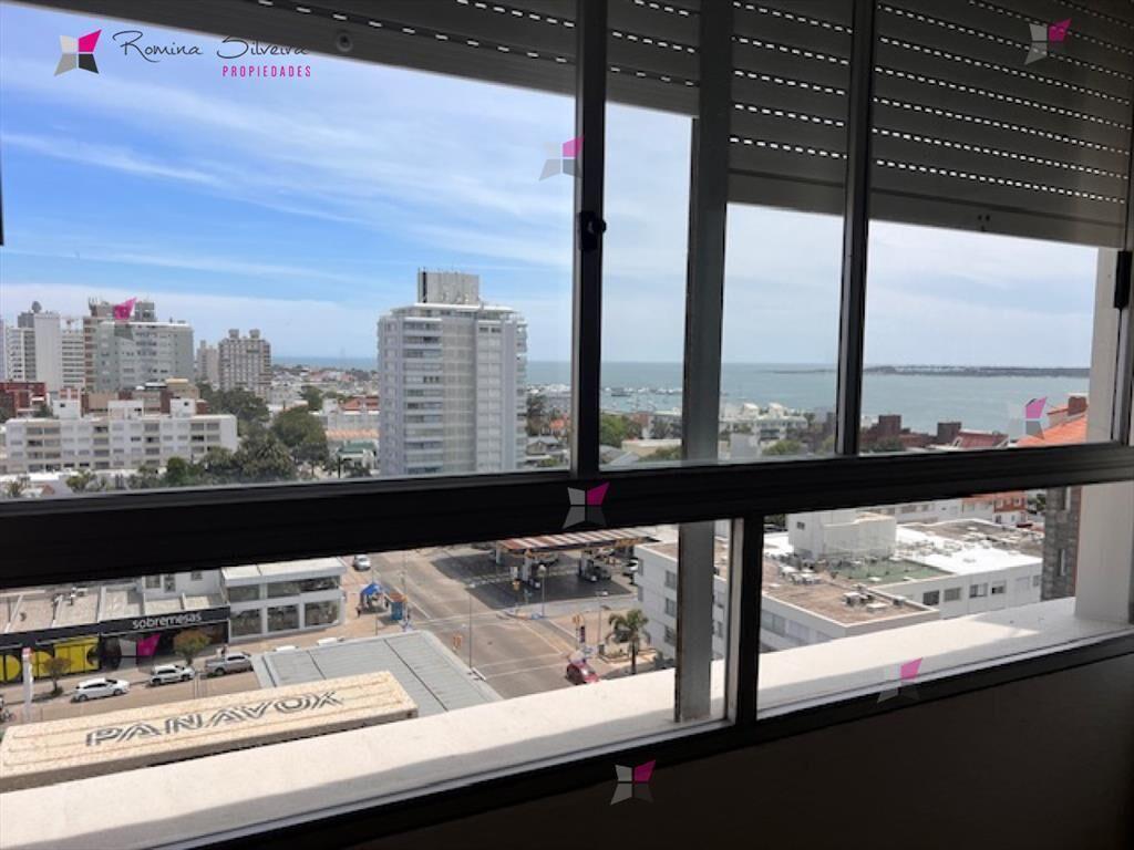 Apartamento en Peninsula a 1 cuadra playa mansa y
