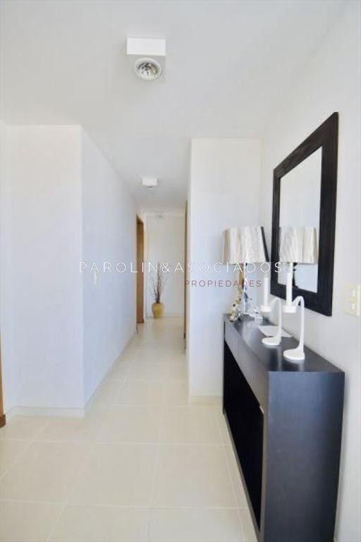 Apartamento de 3 dormitorios en venta en Season Tower, Punt