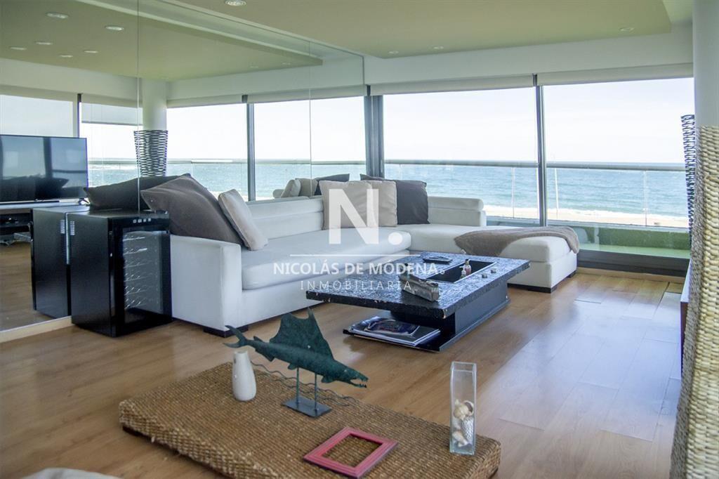 Espectacular PentHouse de primer linea frente al