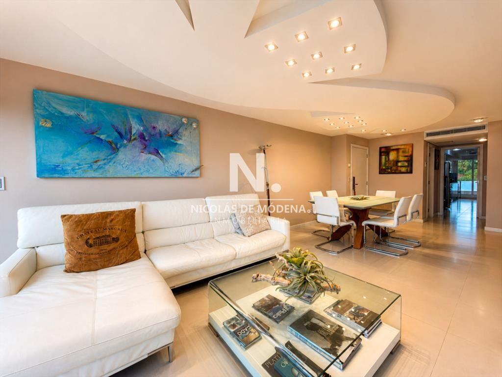 Vende Apartamento en Mansa de 3 dormitorios.