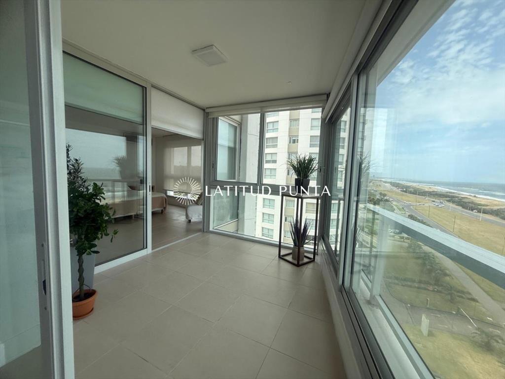 Apartamento esquinero en Le Parc, 3 suites más