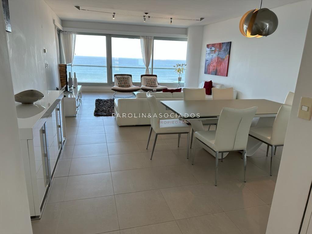 Apartamento en venta en edificio Le Parc I, Punta
