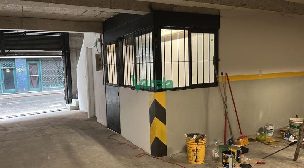 Venta Parking y Posibilidad de 7 Apartamentos