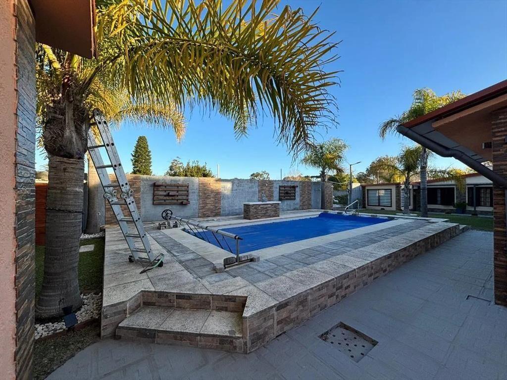 Casa en venta con apartamento en mismo padron piscina 560 m