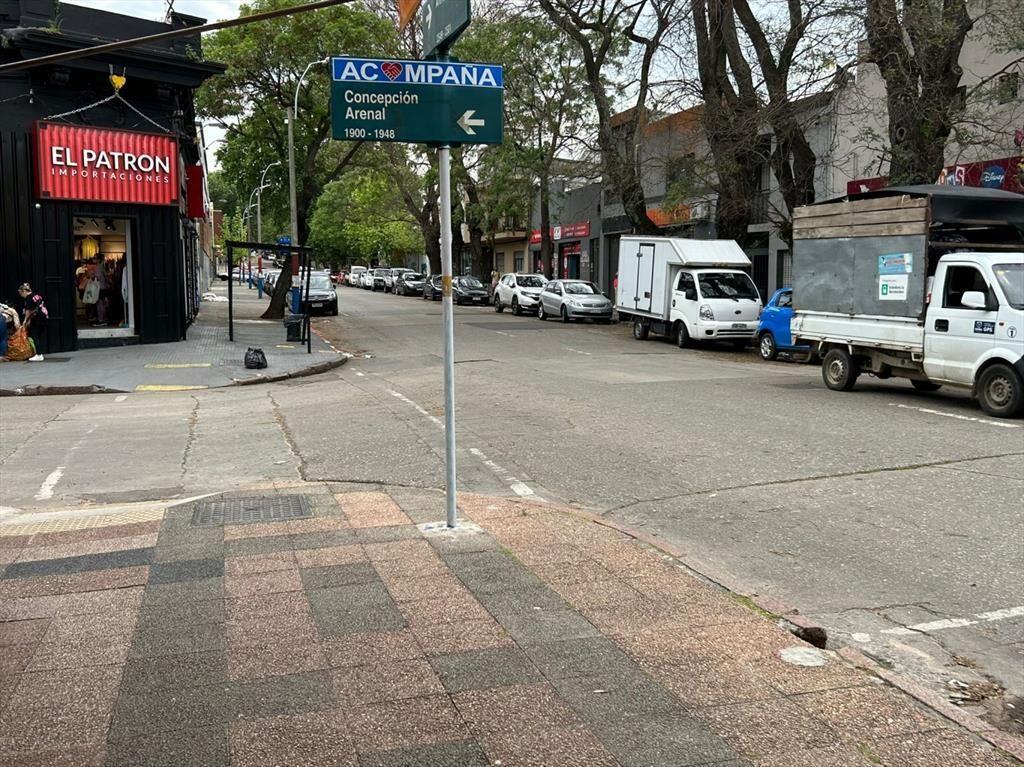 Venta Local comercial con renta   esquina  en  Arenal Grand