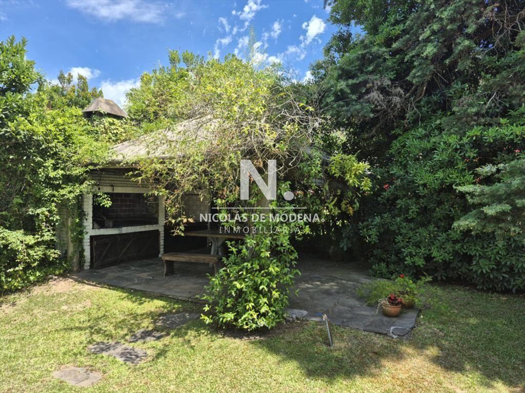 Casa de 3 dormitorios y servicio a la venta en Punta del Es