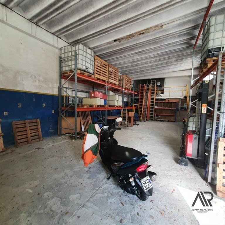 Galpón en venta de 153 m2 con entrepiso y estacionamient...