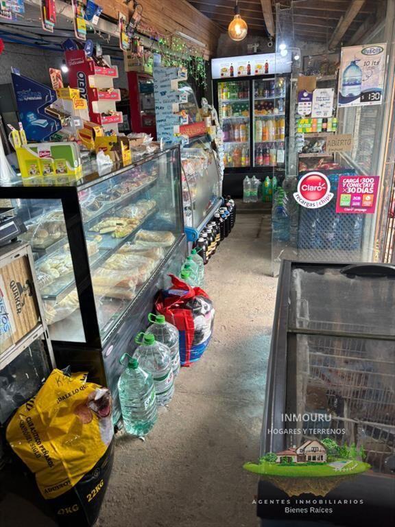 Venta de local comercial con casa en Barros Blancos
