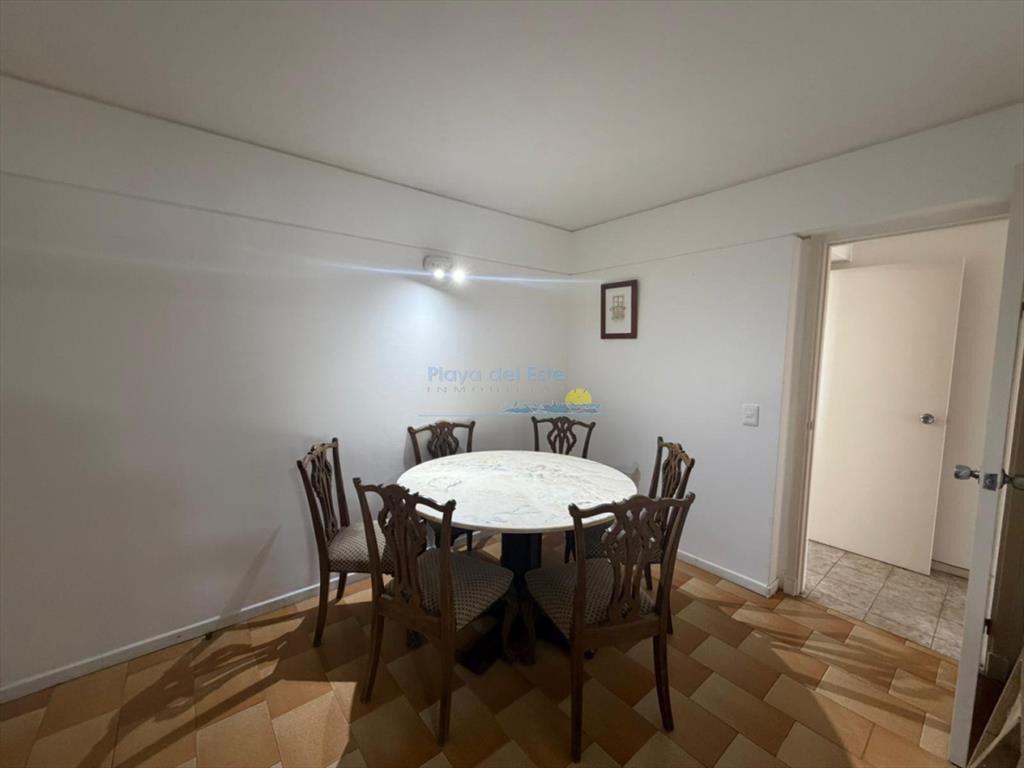Apartamento de 3 dormitorios en alquiler anual e