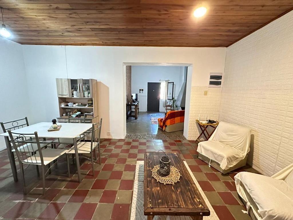 CASA EN ALQUILER – 3 DORMITORIOS, GARAGE Y PATIO