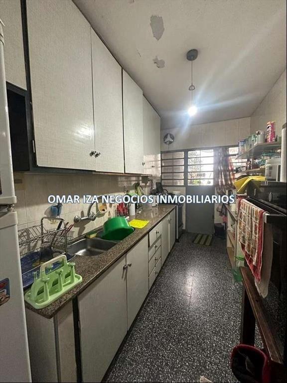 Venta casa La Blanqueada, esquina sobre Av Italia.