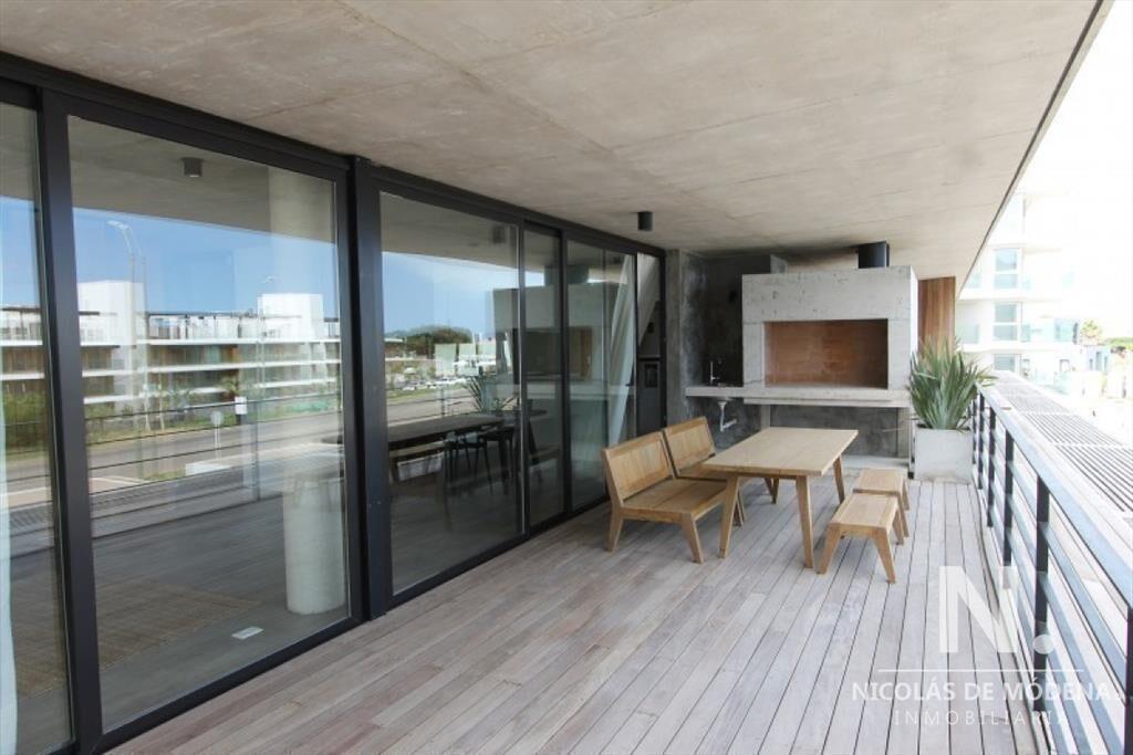 Apartamento en venta en Manantiales de 3 dormitorios con vi