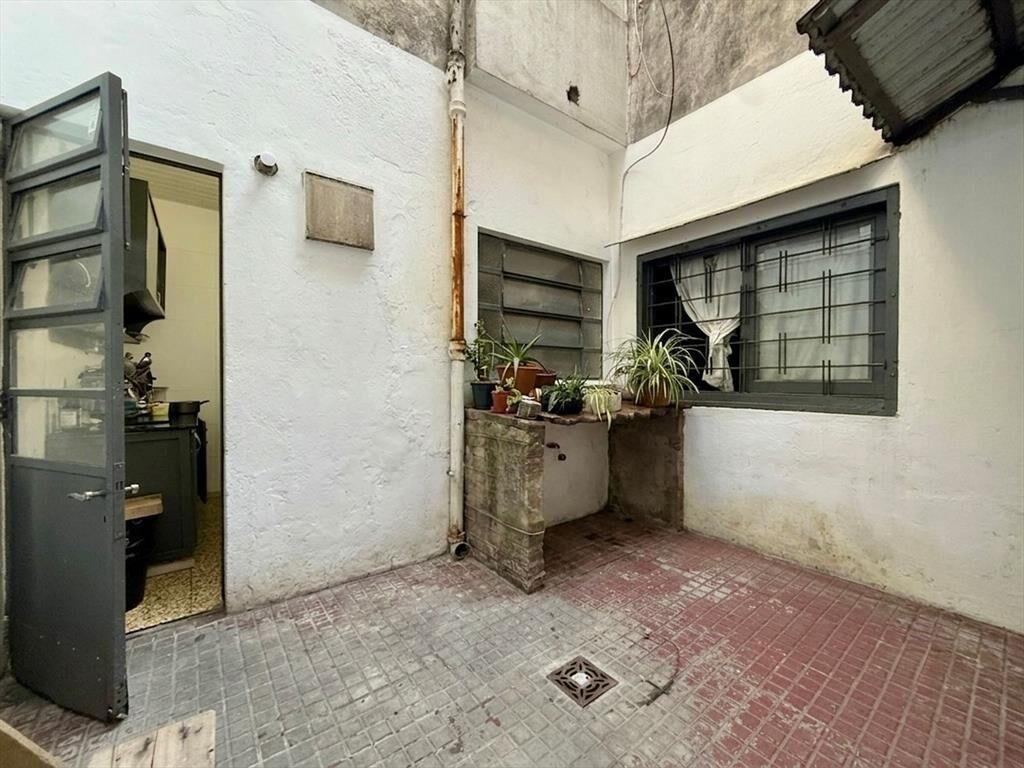 Venta apto Tres Cruces 2 dormitorios patio c renta