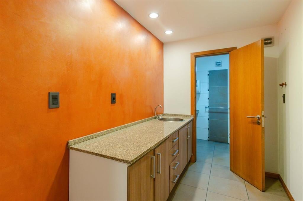 VENTA DE LOCAL COMERCIAL CON DEPOSITO