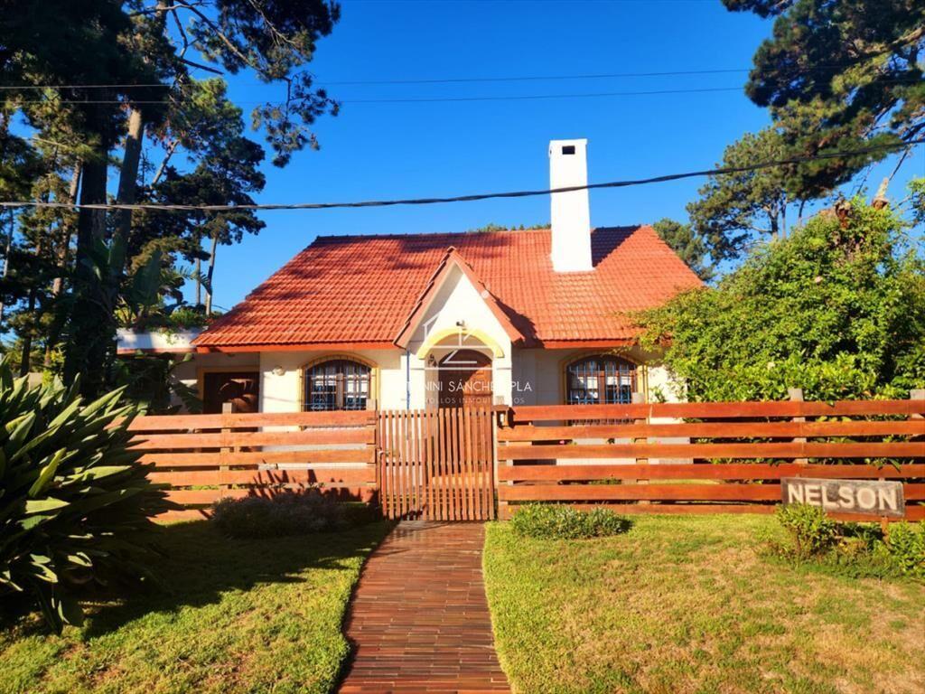 En venta casa de 3 dormitorios en Pinares, Punta
