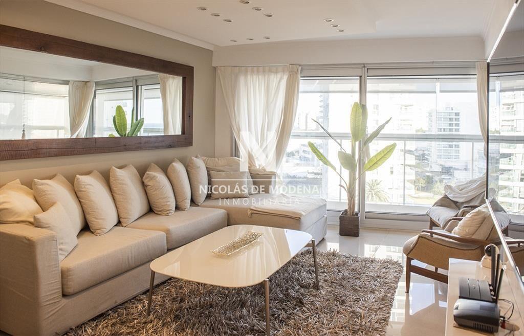 Vende apartamento de 2 dormitorios esquinero en