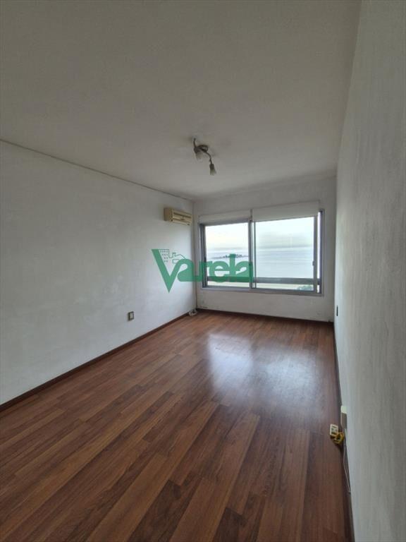 Venta apartamento Malvin sobre Rambla 2 dormitorios garage