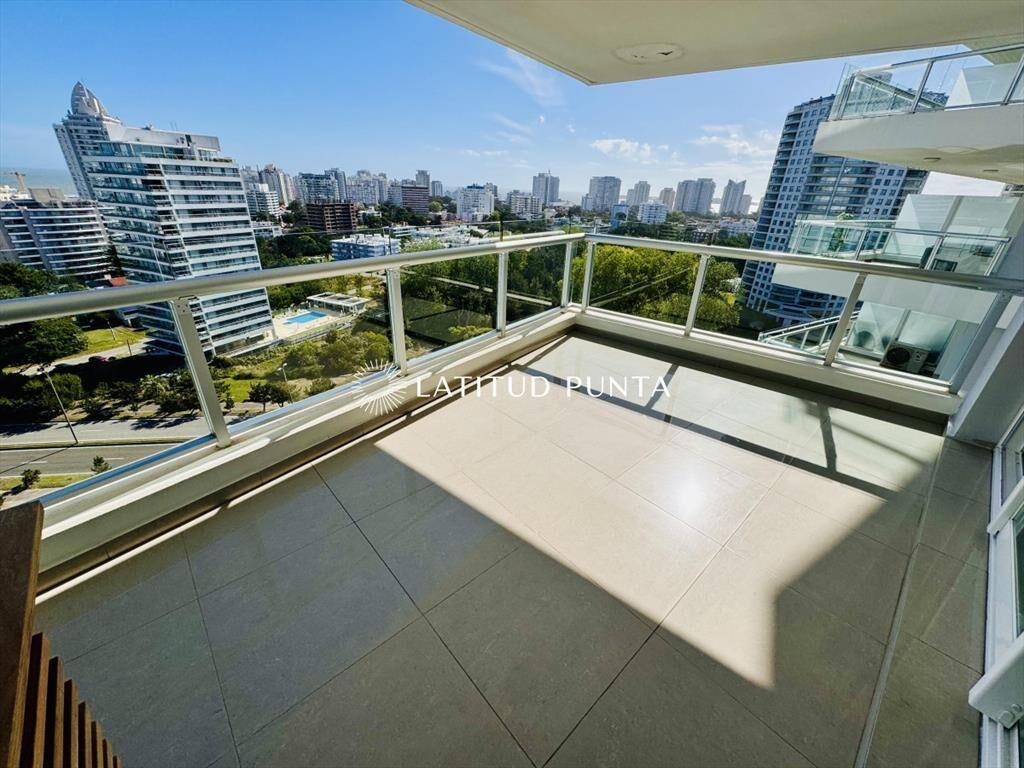 One, amplio apartamento de 3 suites