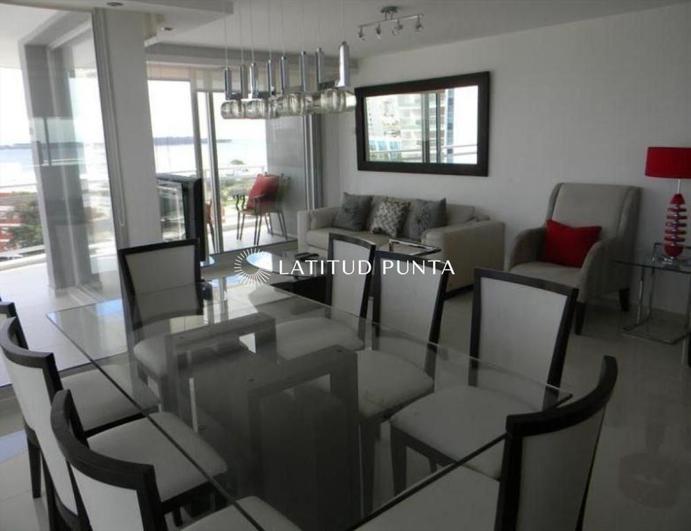 Apartamento en Mansa, 3 suites más dependencia