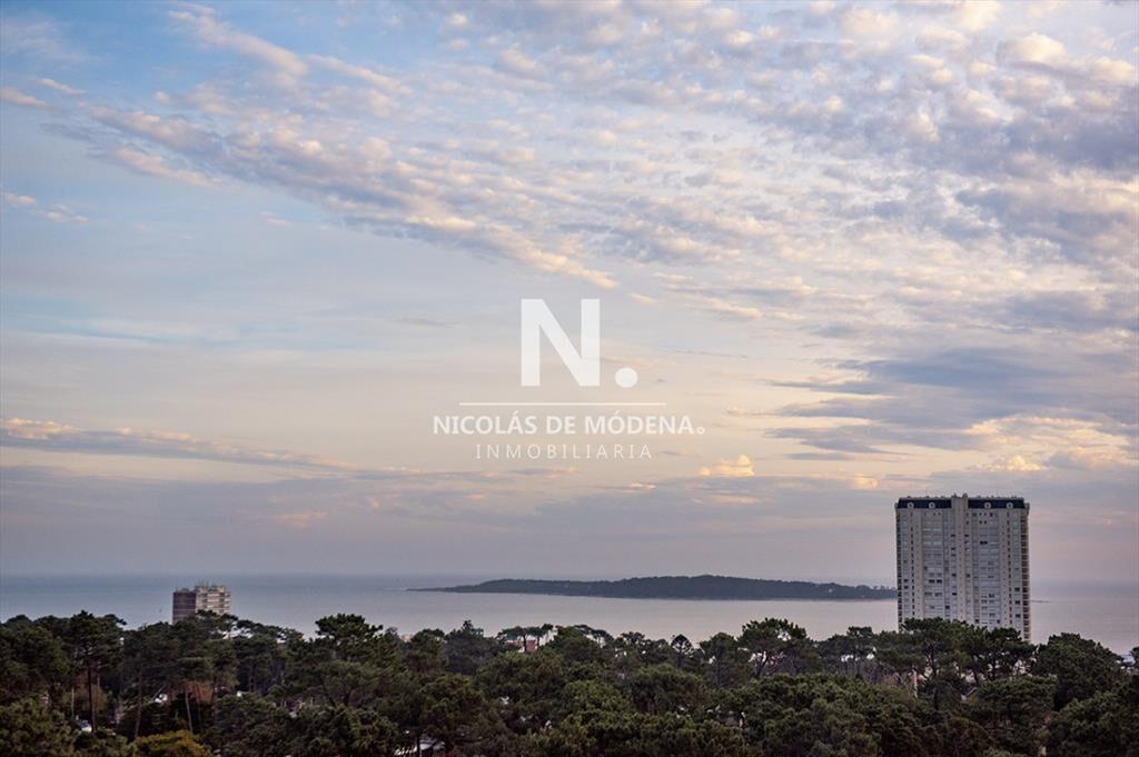 Vende apartamento de 3 dormitorios en Roosevelt