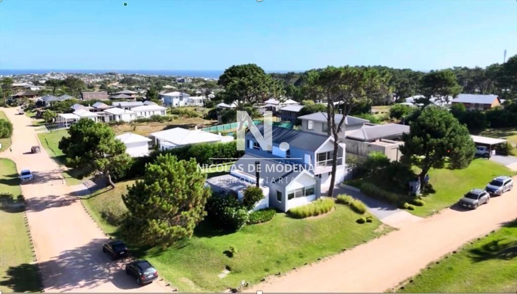 Casa de 5 Dormitorios en Jose Ignacio - Barrio Privado Pina