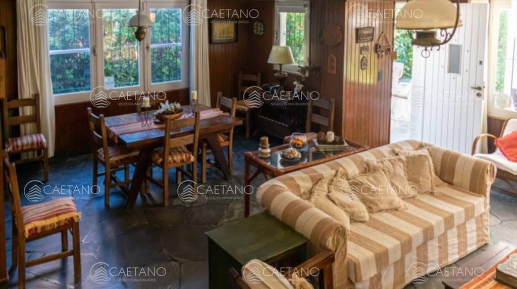 Casa a metros de Playa Mansa !