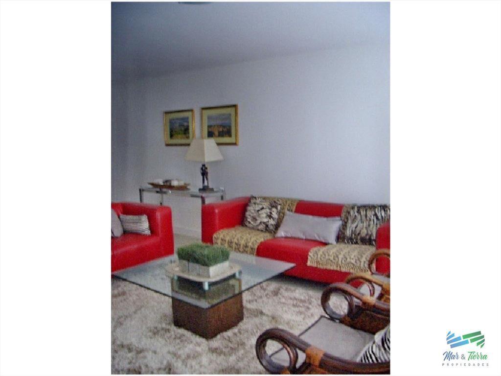 Apartamento de 3 dormitorios con muy buenos en en