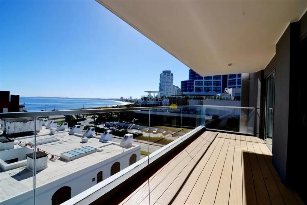 Apartamento en Venta de 3 dormitorios en Punta ,