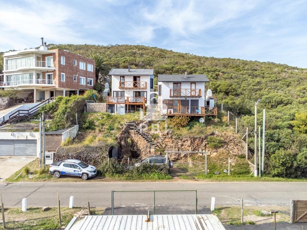 2 casas de 2 dormitorios con vista en Cerro San -