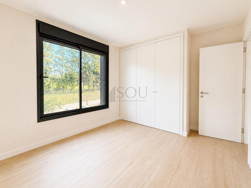 Alquiler casa 3 dormitorios, jardin y parrillero en Barrio